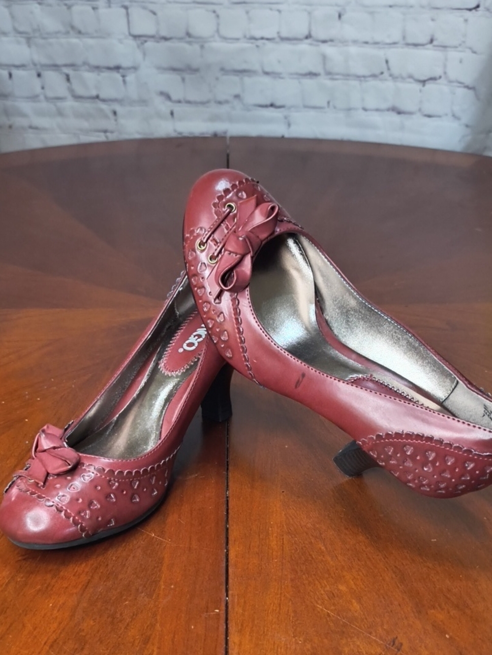 BONGO Burgundy Bow Mid Heel Pumps Size 7 AX